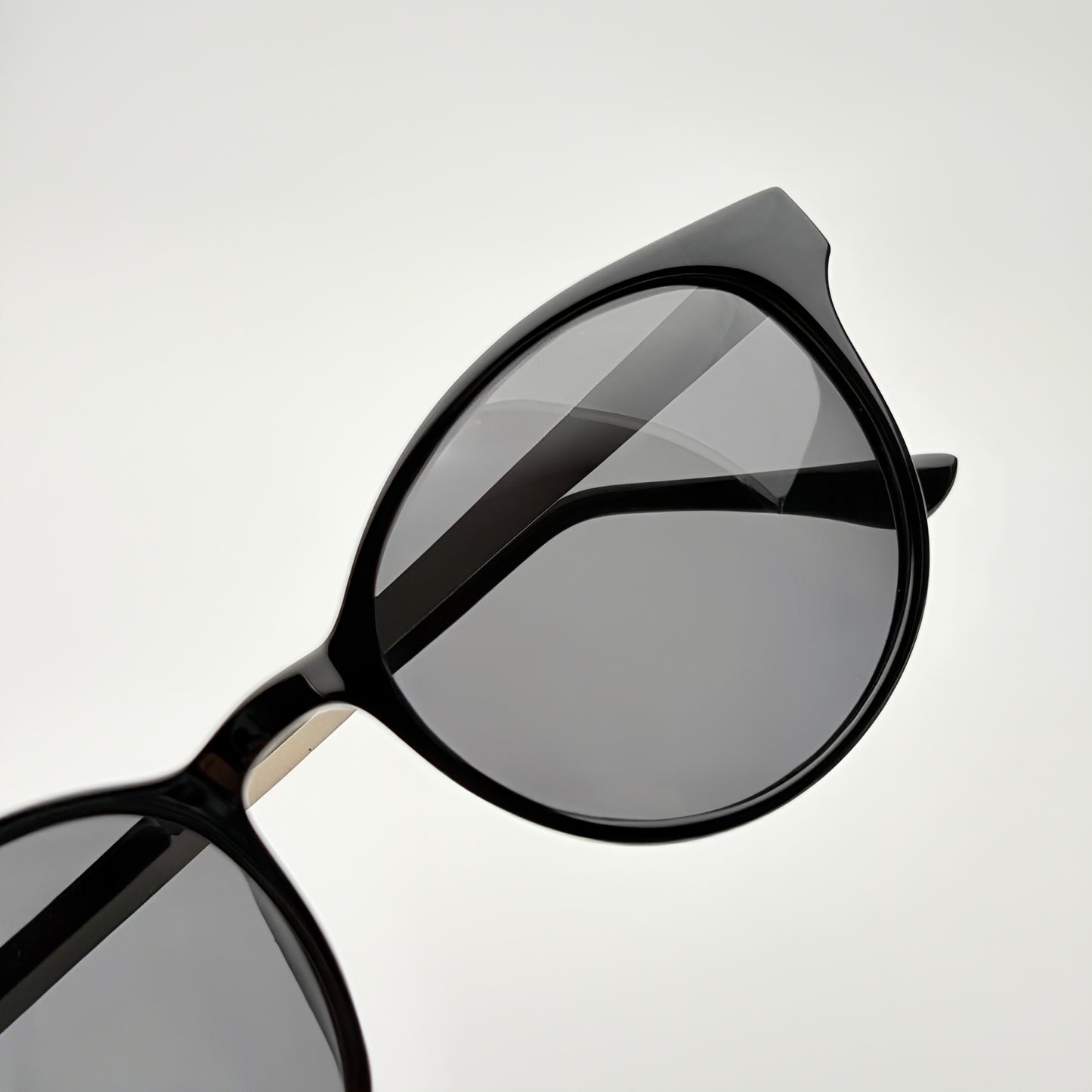 Elara Polarized // Black