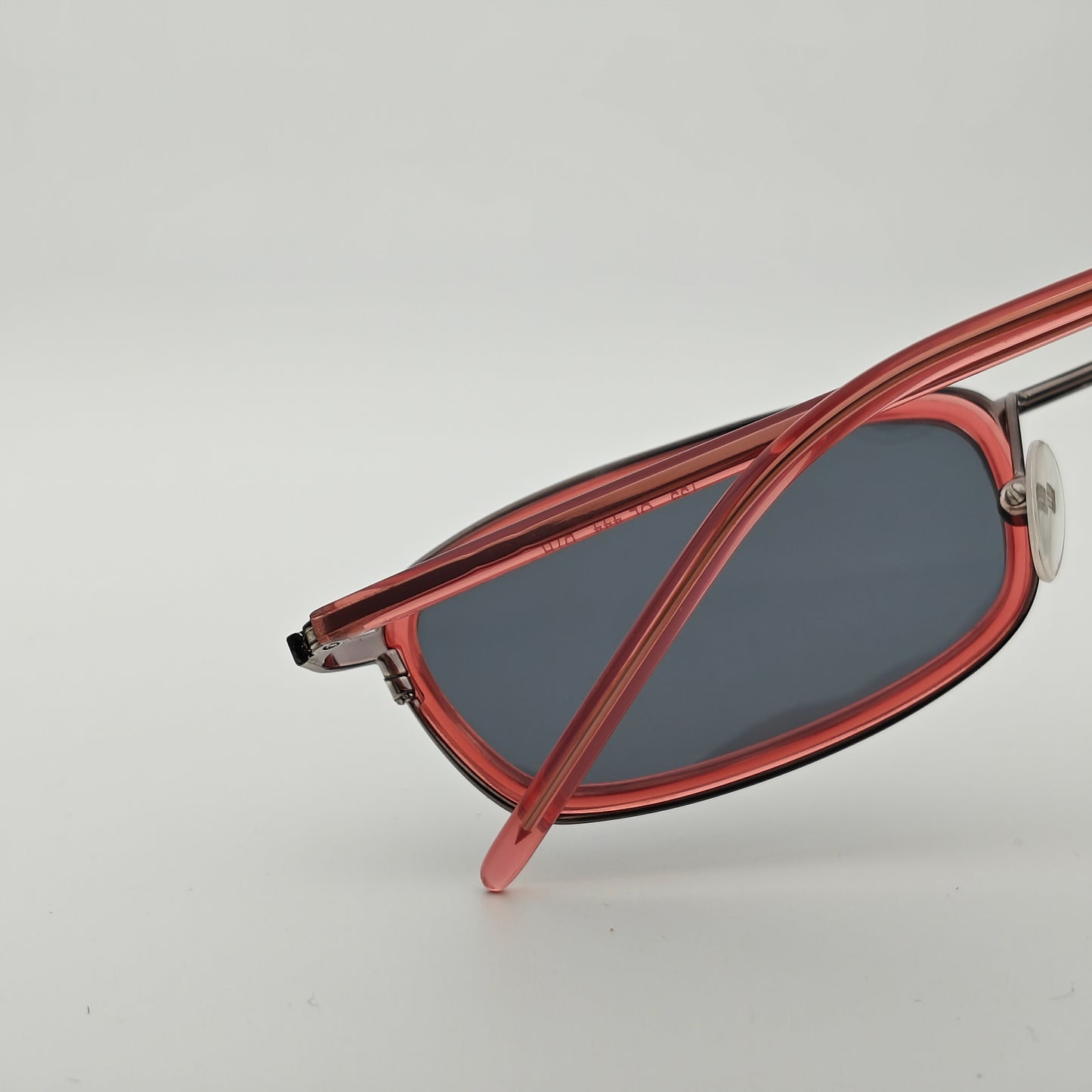 Nova Polarized // Peach