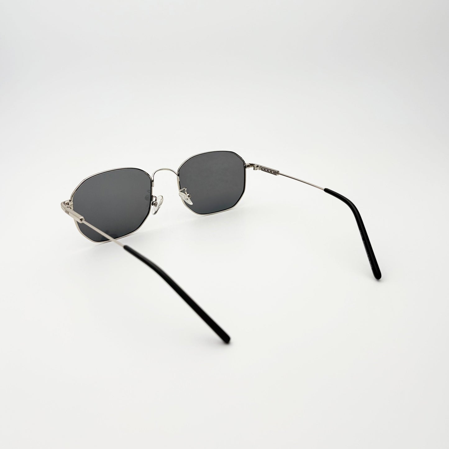 Vector Polarized // Silver Black