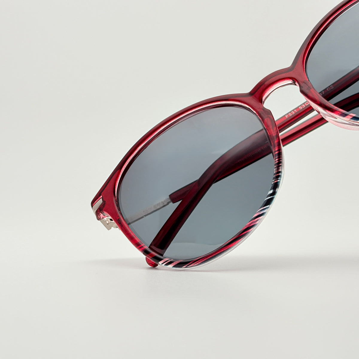 Aura Polarized // Striped Red
