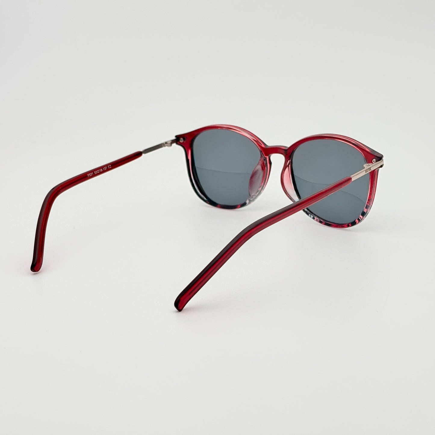 Aura Polarized // Striped Red