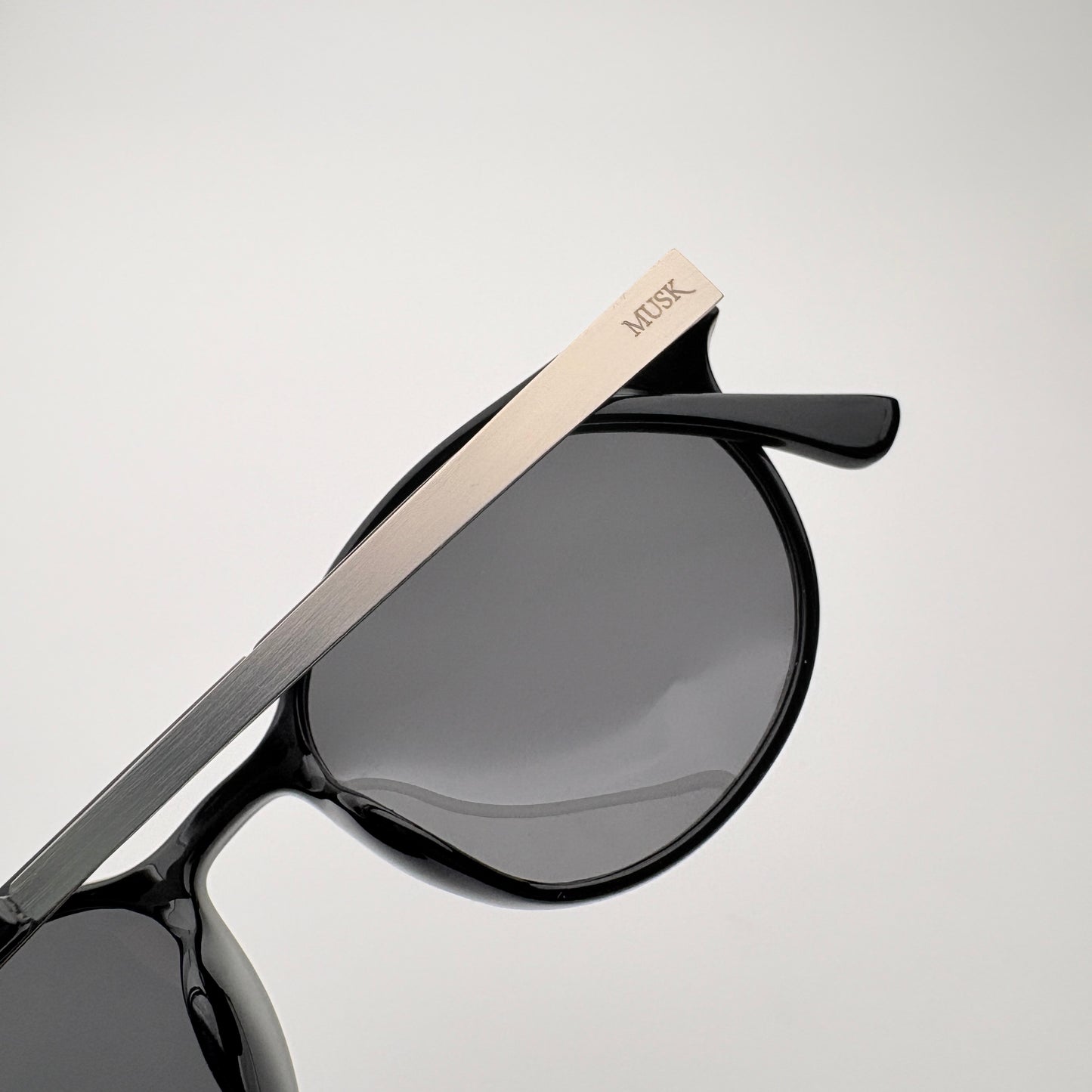 Elara Polarized // Black