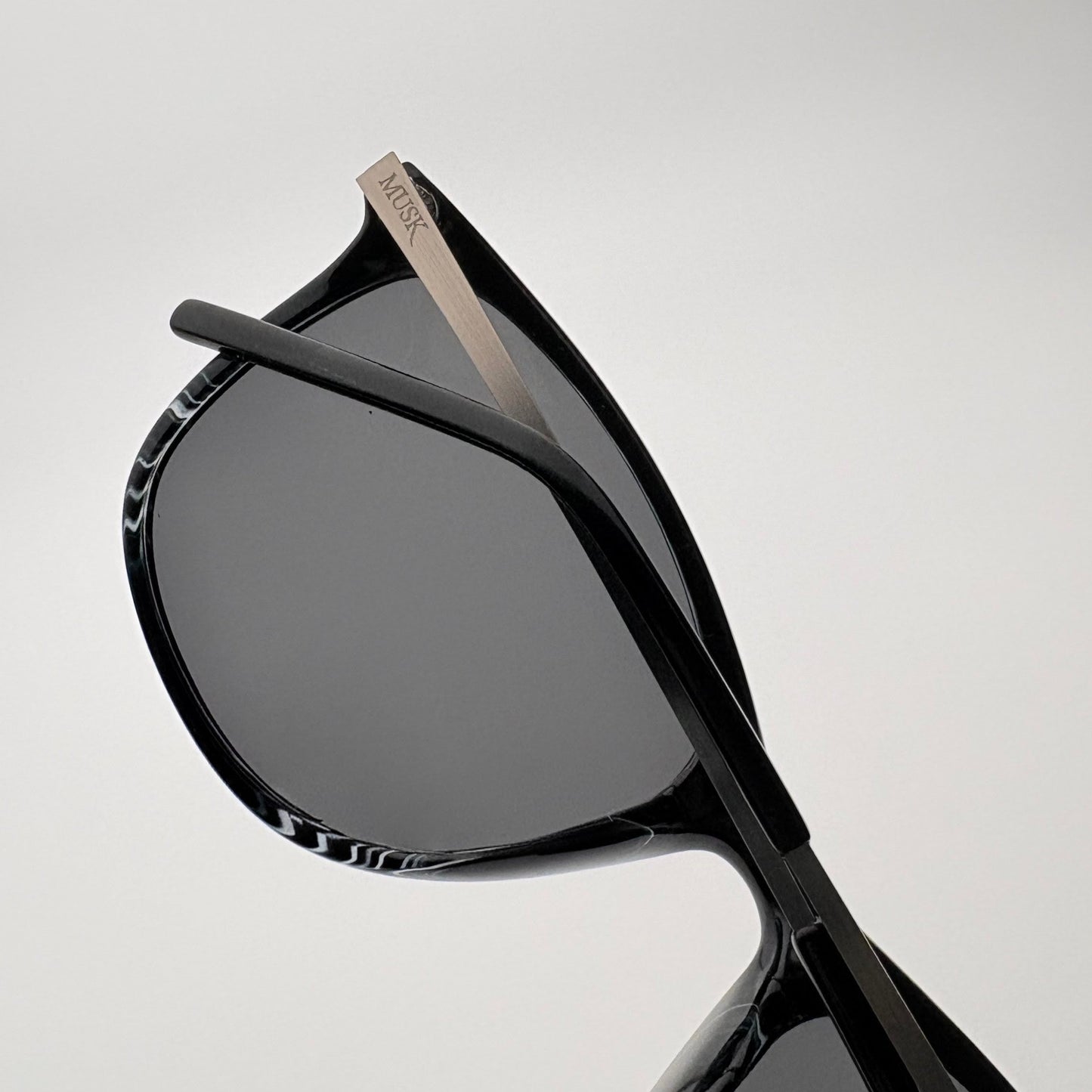 Atlas Polarized // Striped Black