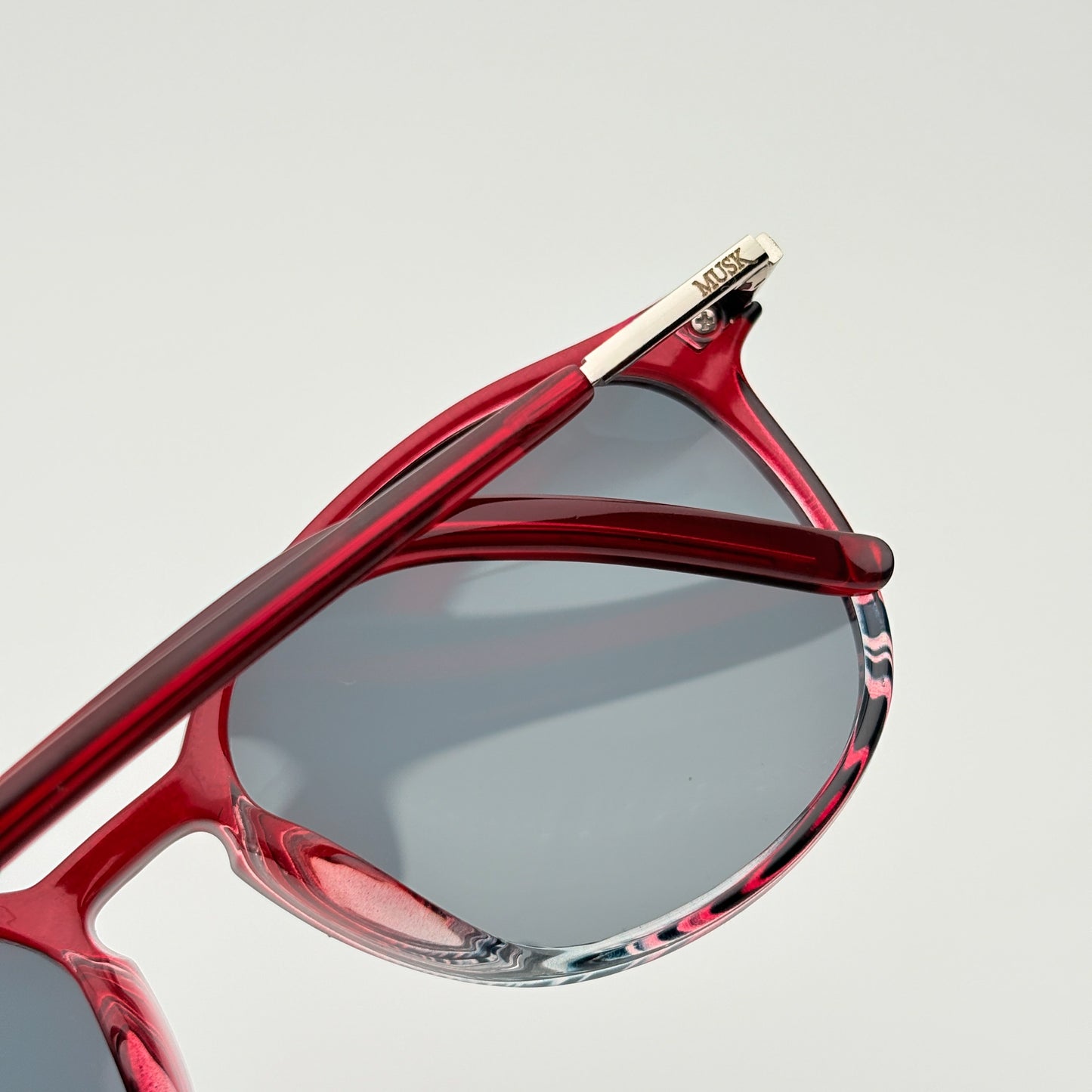 Aura Polarized // Striped Red